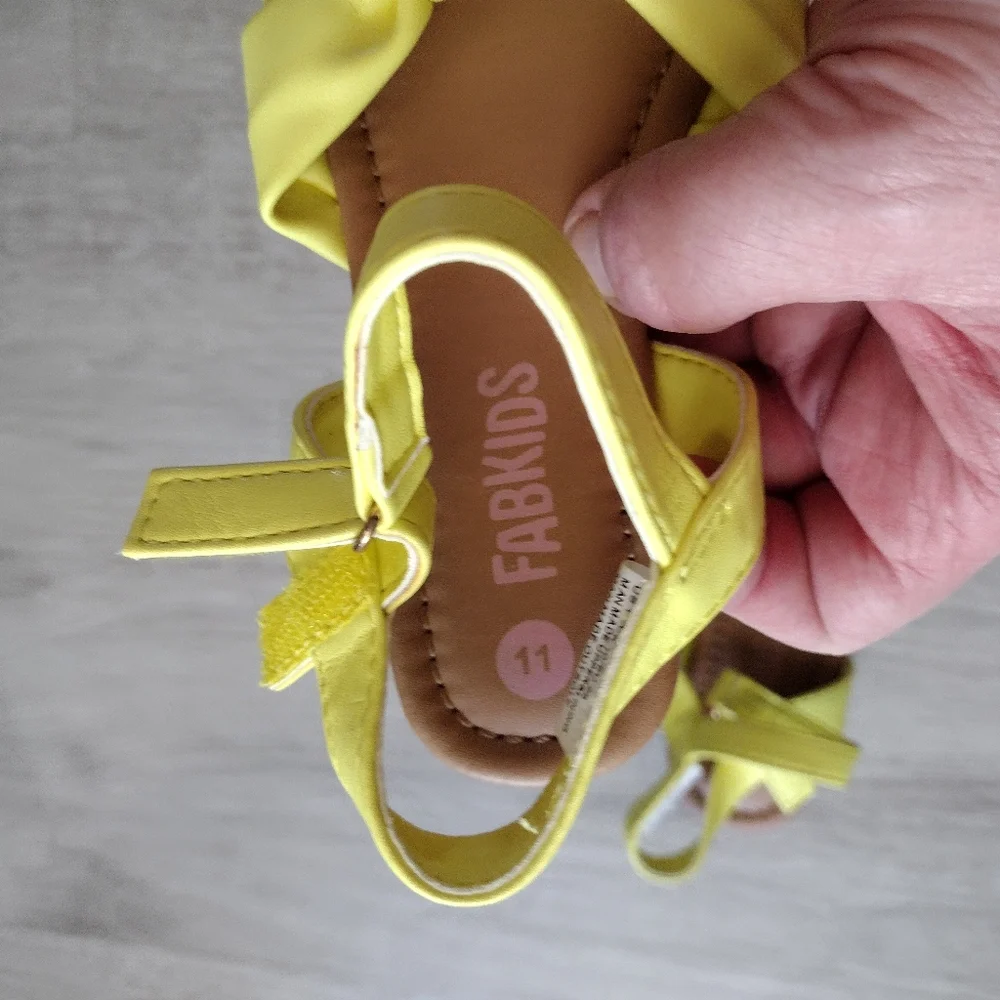 Yellow knot straps and easy-on off Sandals Little girls Size 11 NWOT